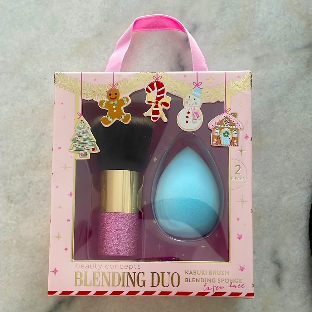 Beauty Concepts Blending Duo Set - Kabuki brush and blending sponge NIB